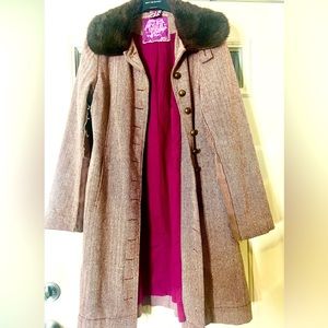 *NO LONGER AVAILABLE **Beautiful winter coat with plush faux fur collar
